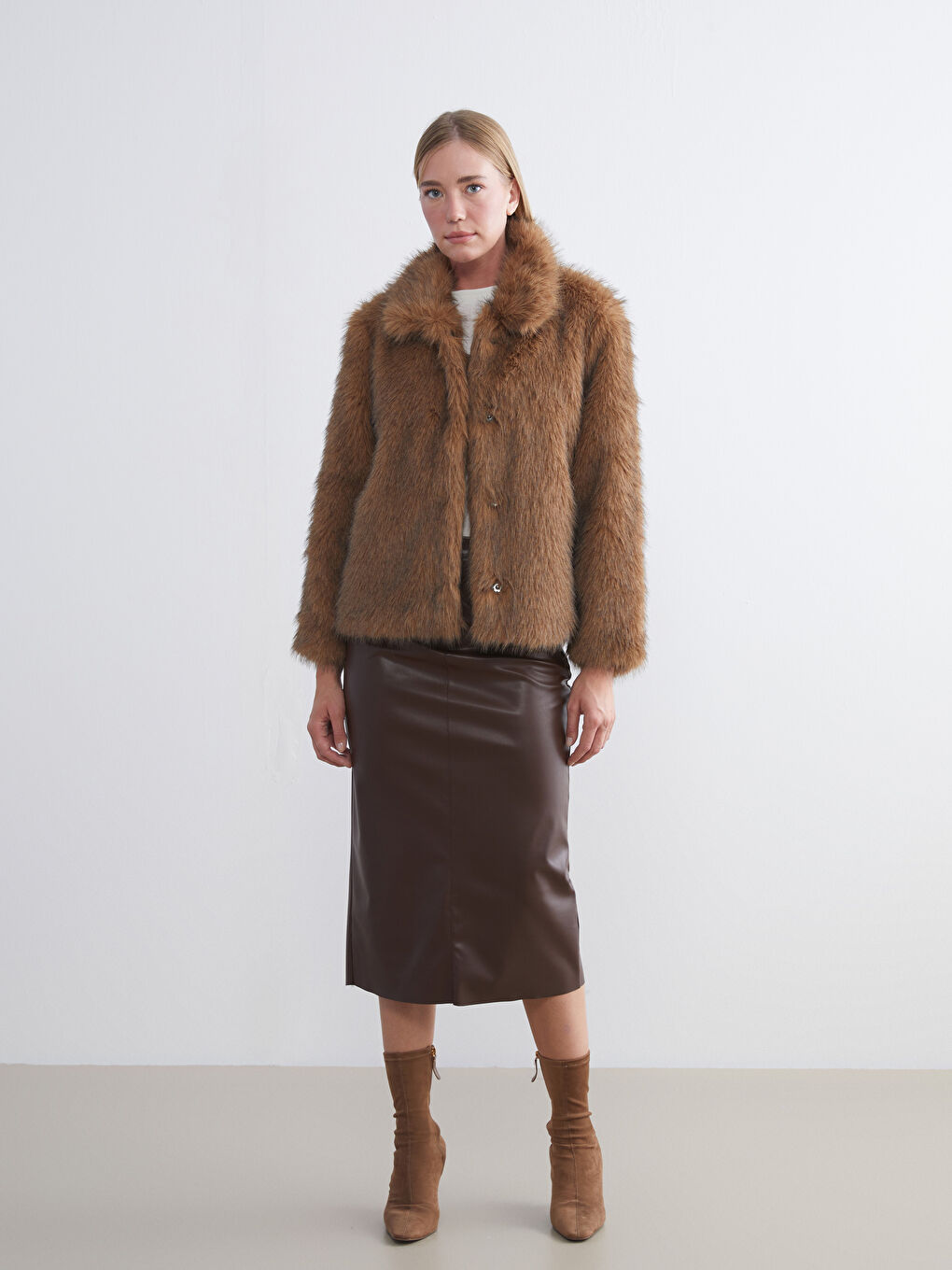 Kahverengi Gömlek Yaka Kadın Kürk Mont-1