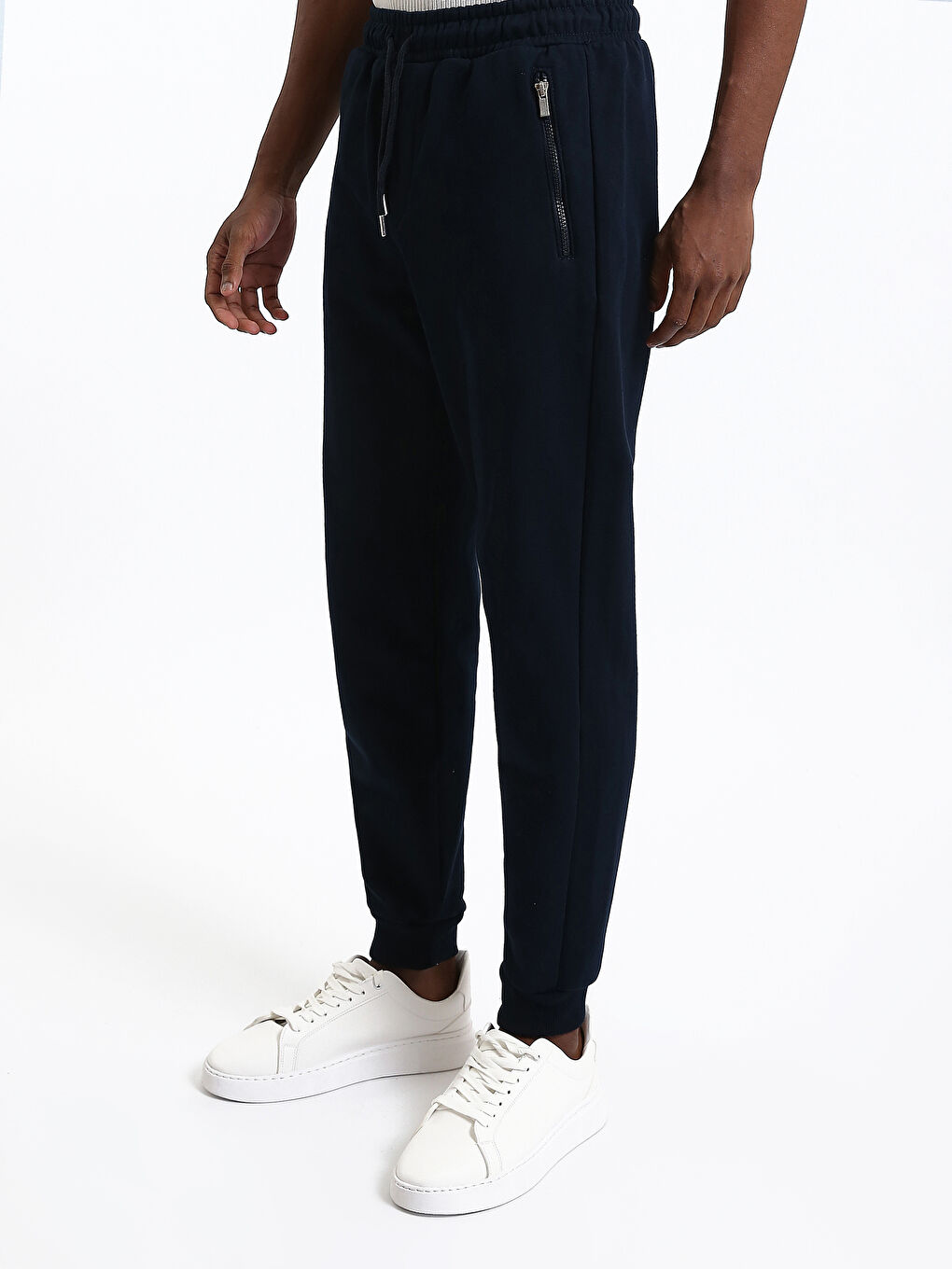 بنطلون رياضي للرجال بقصة عادية-3