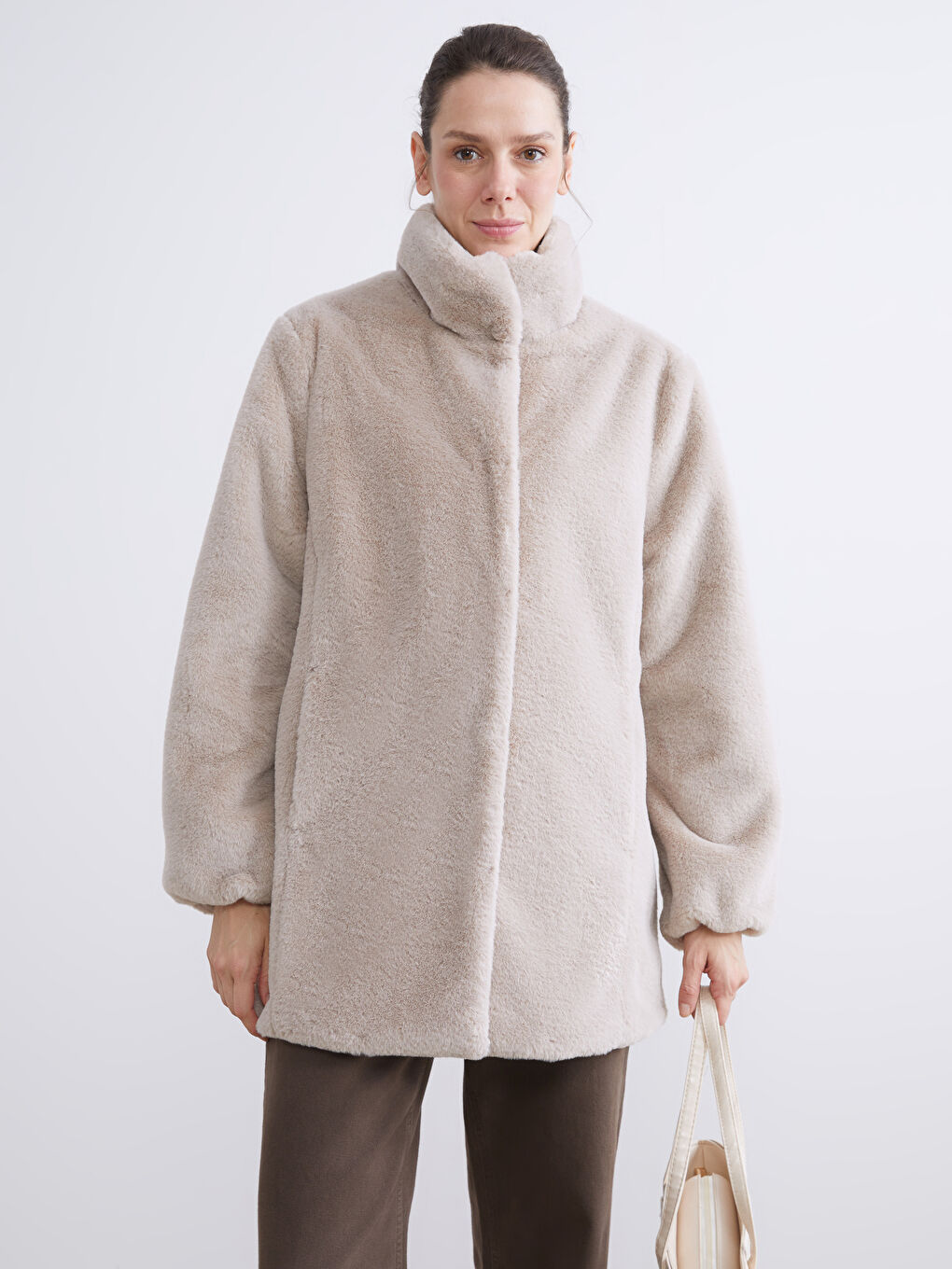 Палто За Жени С Яка Тип Фуния От Изкуствена Кожа