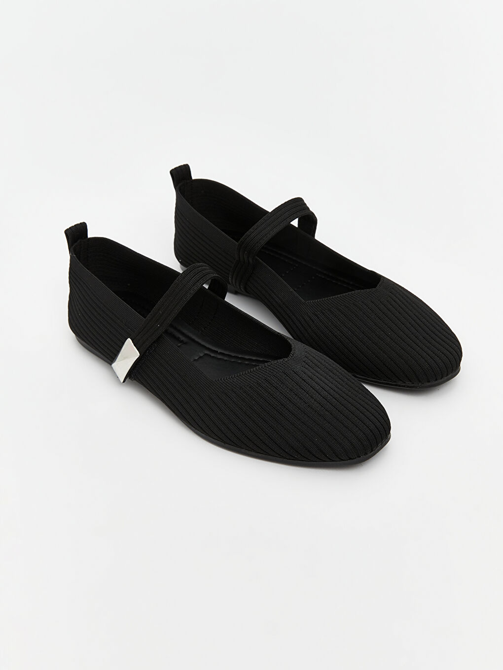 Siyah Cırt Cırtlı Kadın Babet