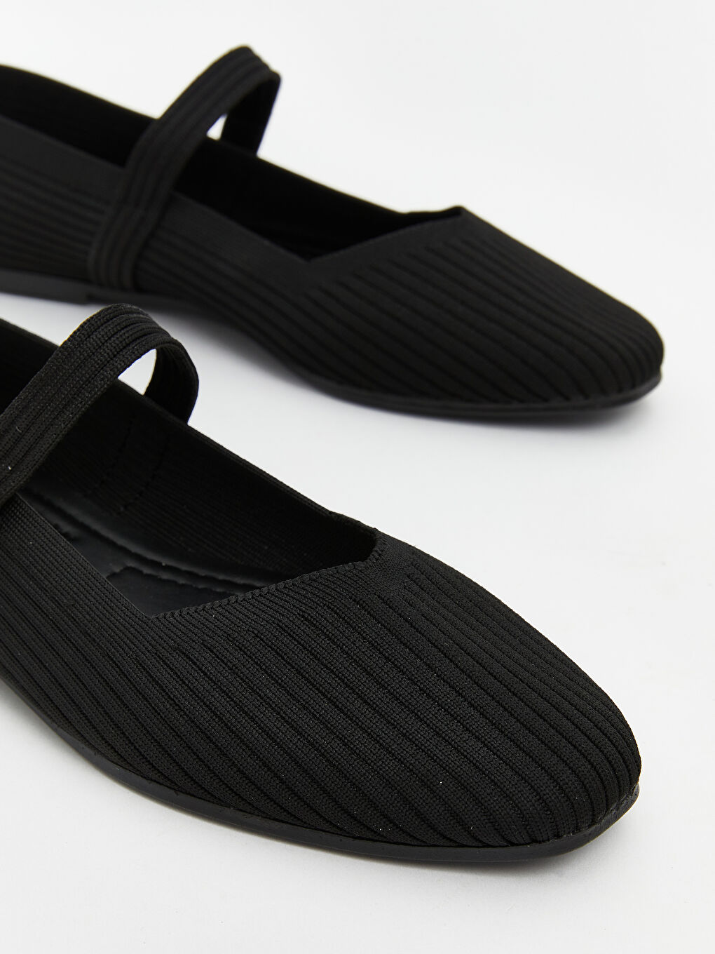 Siyah Cırt Cırtlı Kadın Babet-2