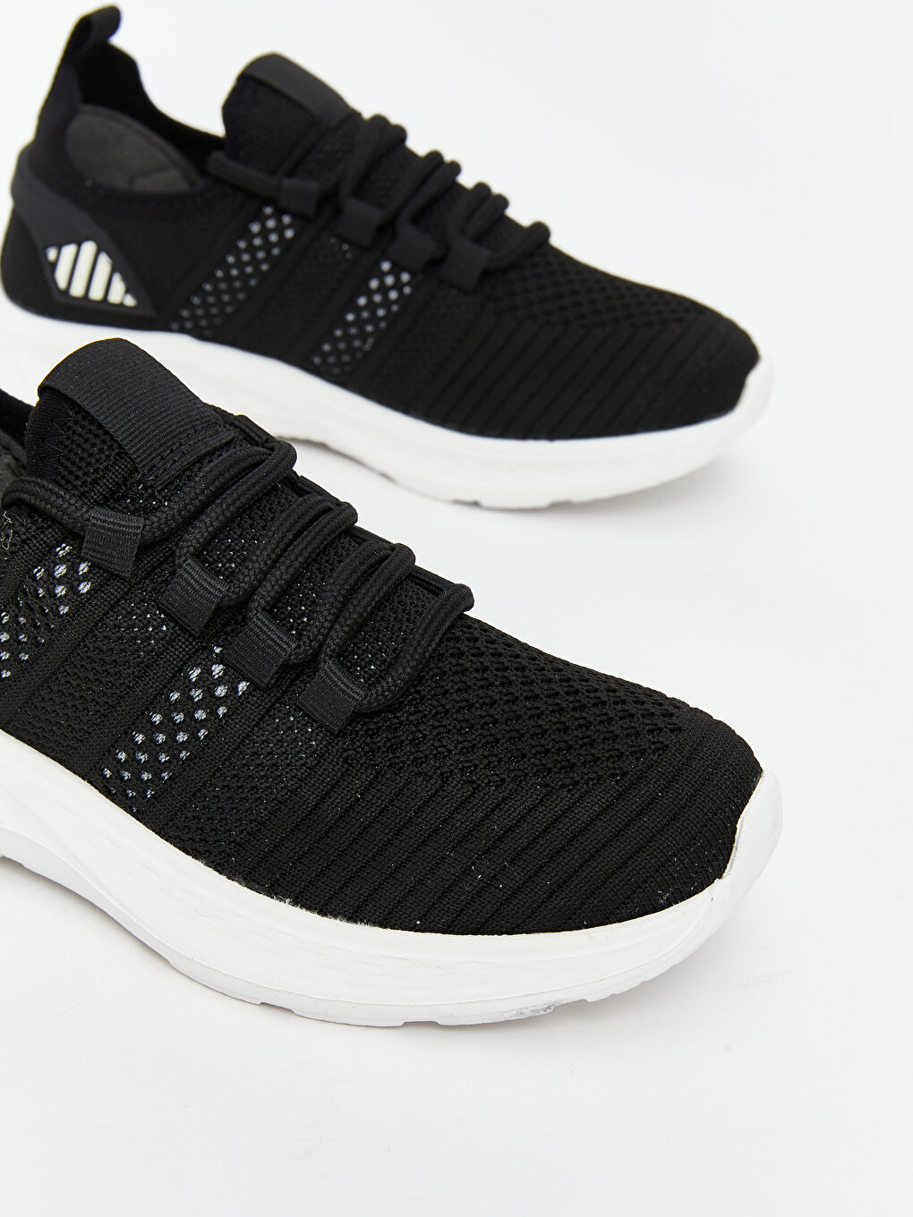 Siyah Bağcıklı Kız Çocuk Spor Ayakkabı-1