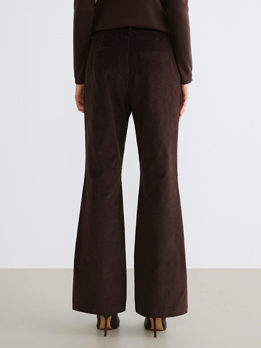 Kahverengi Dar Fit İspanyol Paça Kadın Kadife Pantolon-3