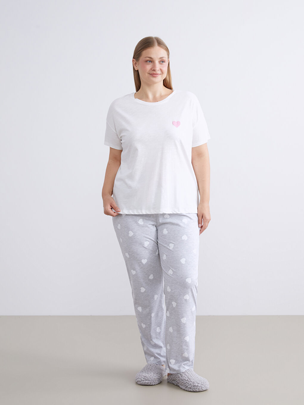 Gri Bisiklet Yaka Kalp Baskılı Kadın Pijama Takımı-1