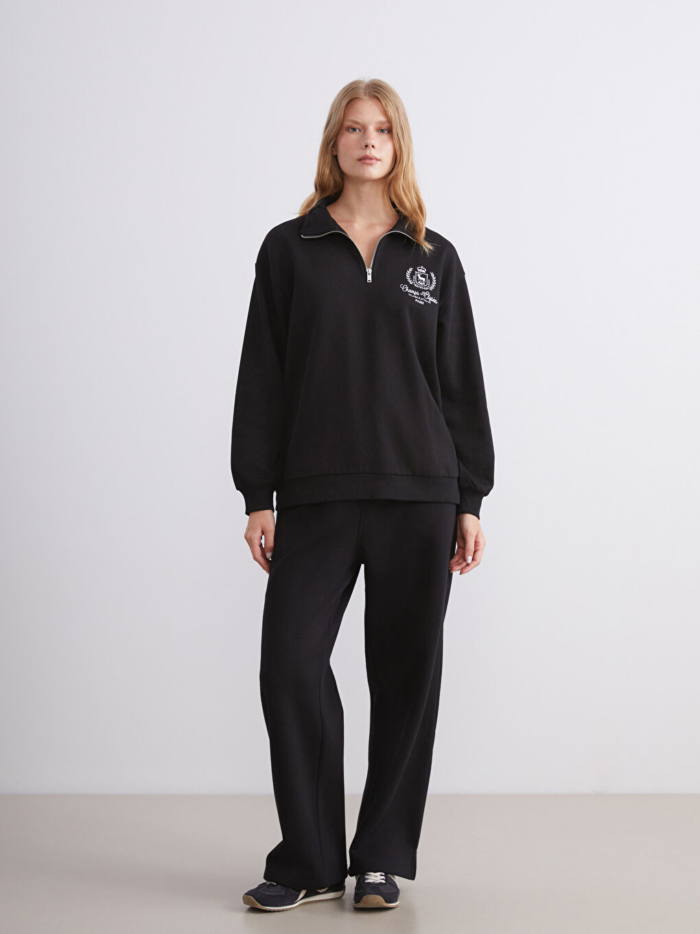 Woman BLACK Sweatshirt-1