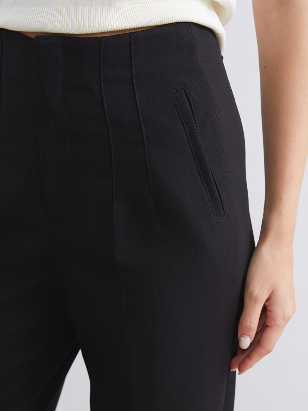 Carrot Fit Women's Trousers-2