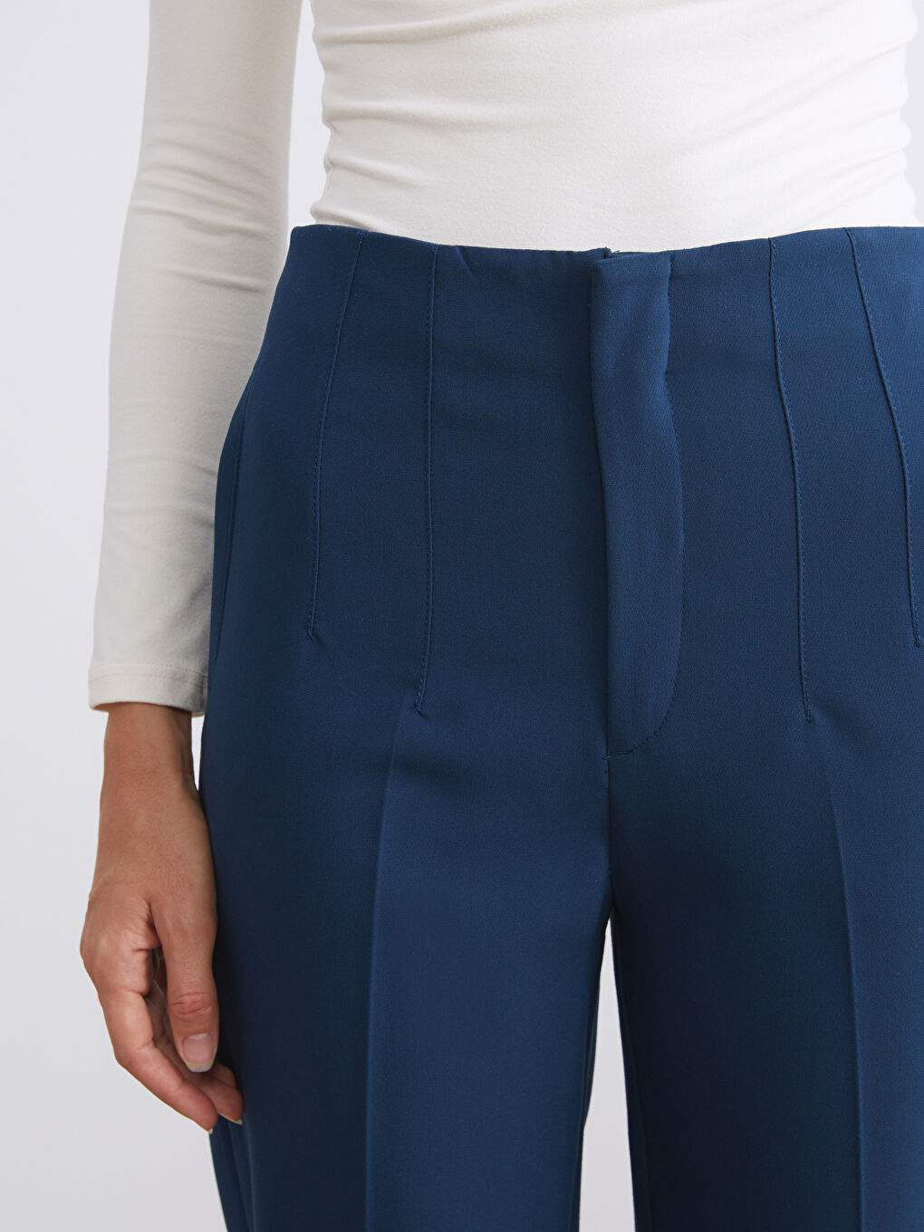 Carrot Fit Women's Trousers-2