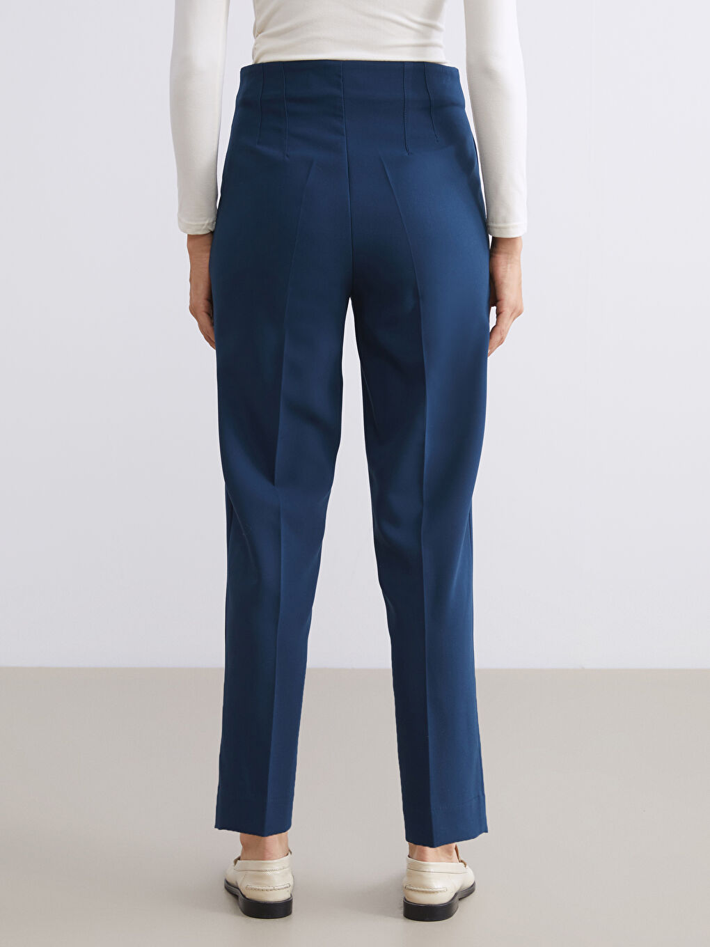 Carrot Fit Women's Trousers-3