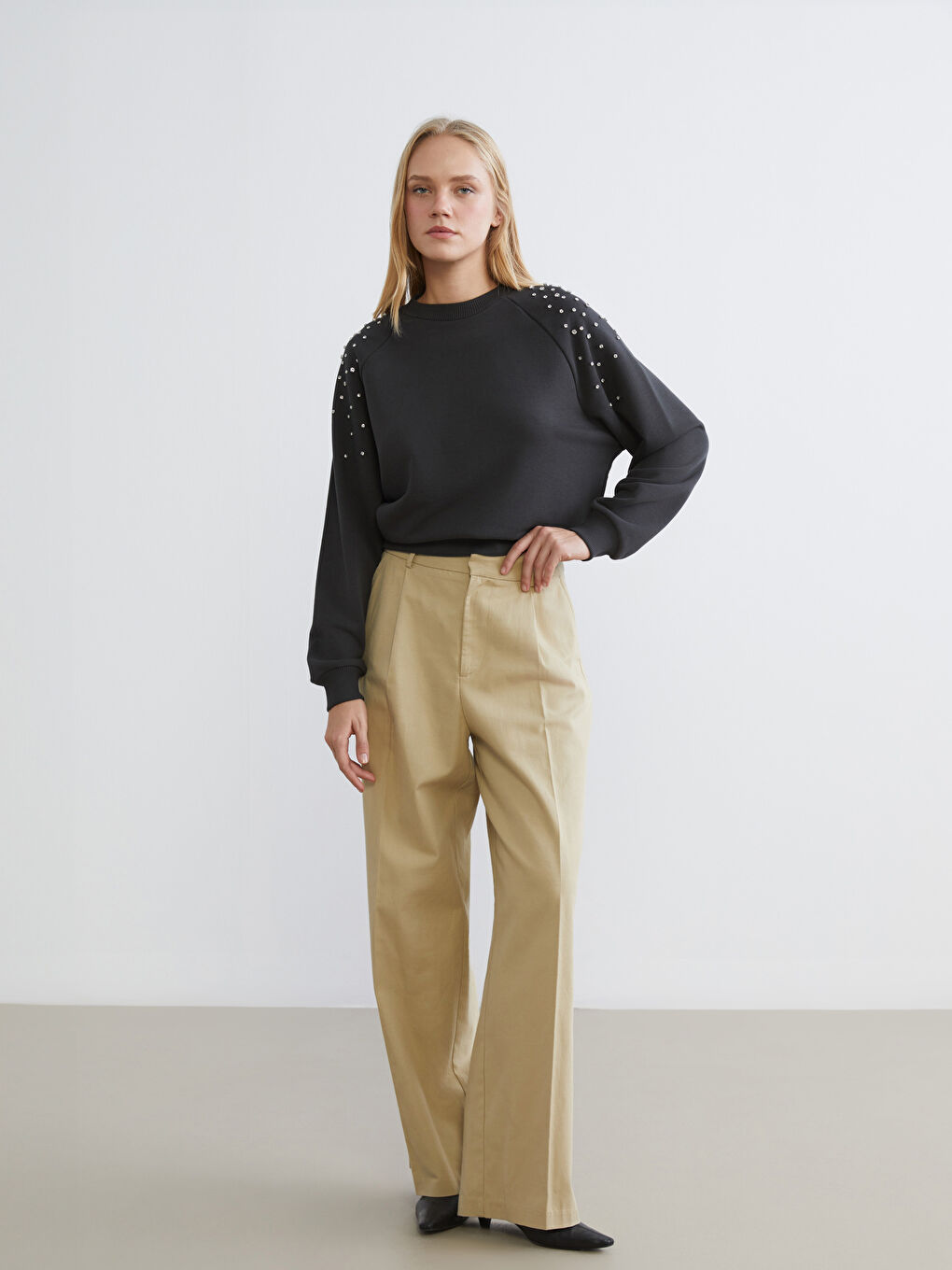 Antrasit Bisiklet Yaka Taşlı Oversize Kadın Sweatshirt-1