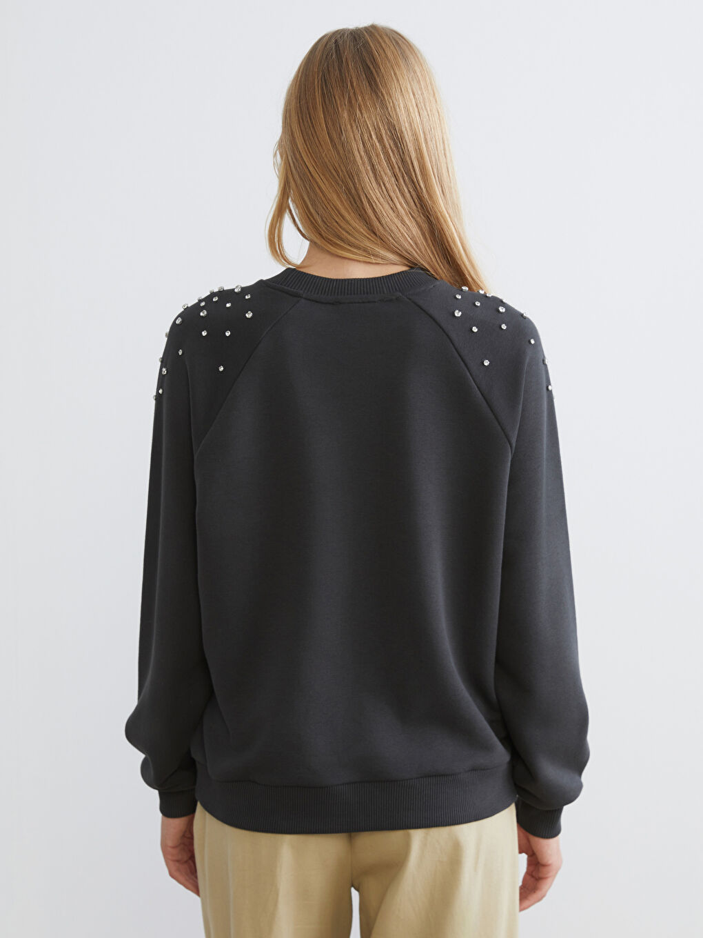 Antrasit Bisiklet Yaka Taşlı Oversize Kadın Sweatshirt-3