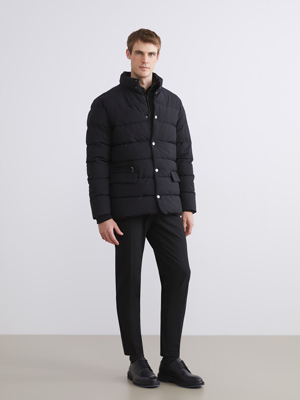 Siyah Standart Kalıp Dik Yaka Erkek Şişme Mont-1