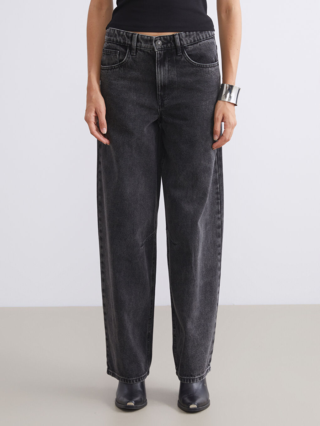 Barrel Fit Women's Jeans-1