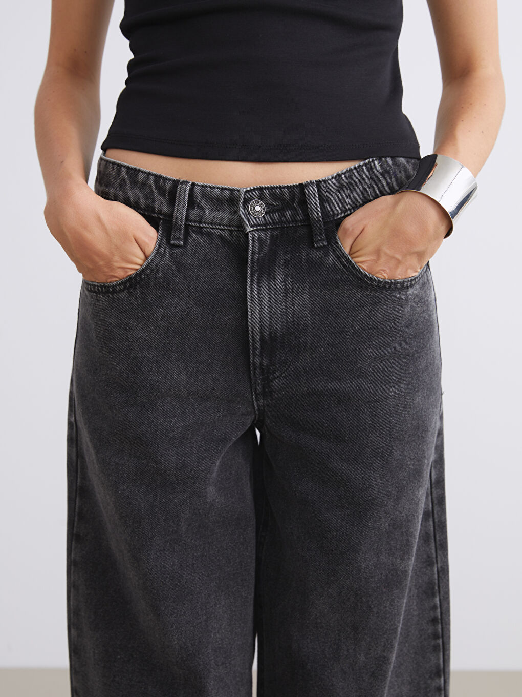 Barrel Fit Women's Jeans-2