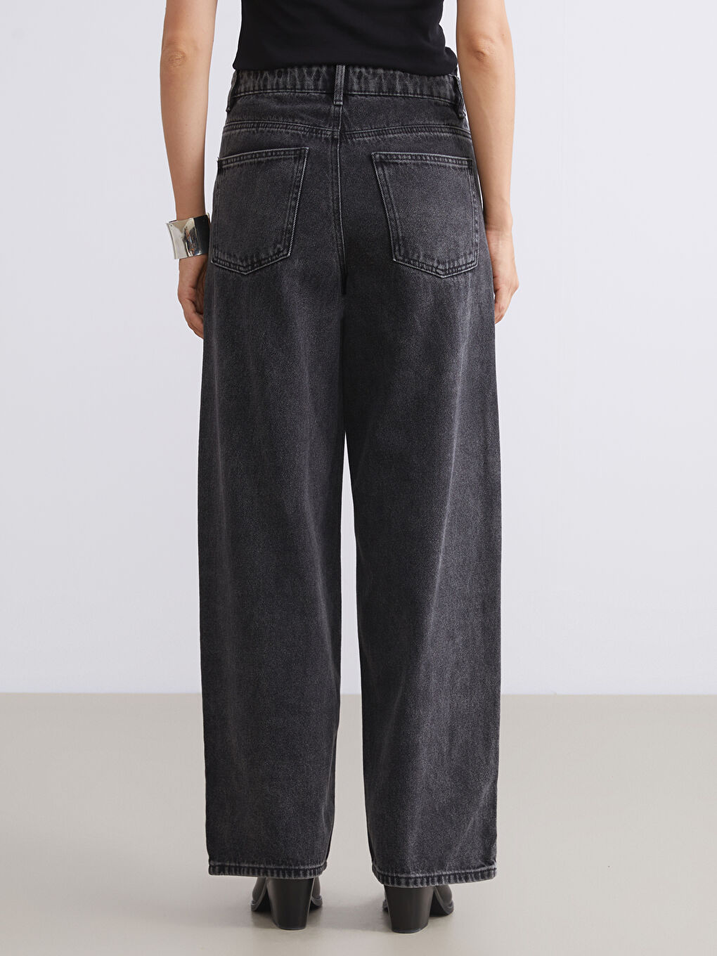 Barrel Fit Women's Jeans-3