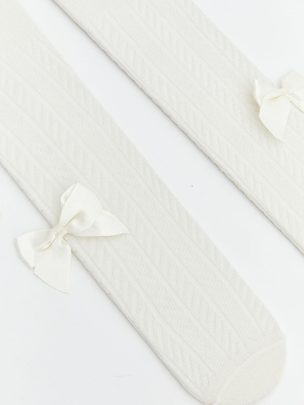 Fiyonk Detaylı Kız Bebek Külotlu Çorap-1