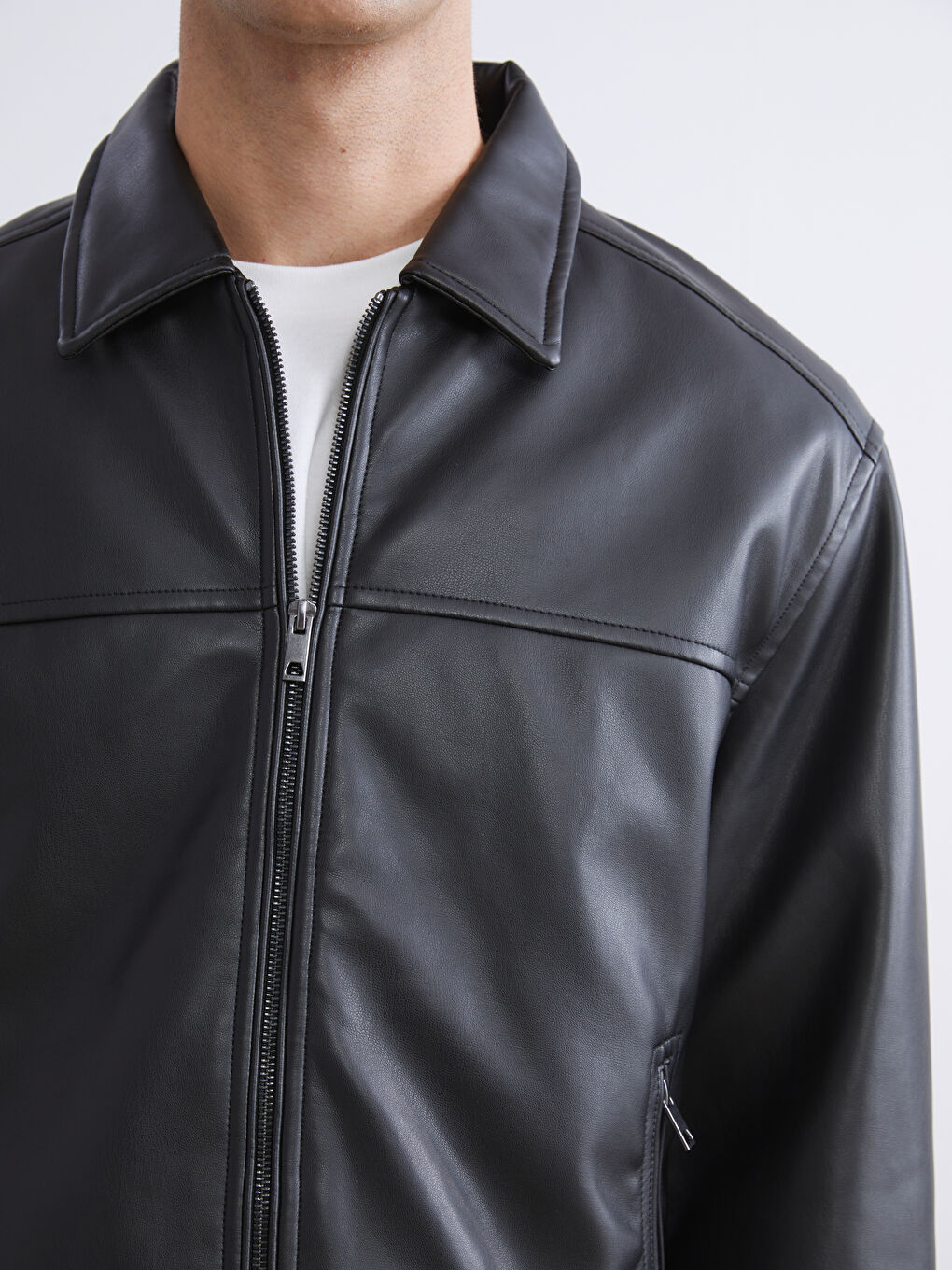 Siyah Standart Kalıp Gömlek Yaka Erkek Deri Görünümlü Ceket-2