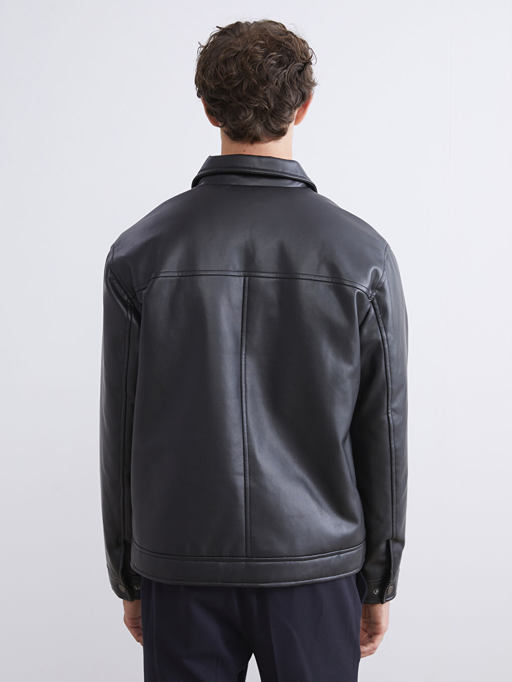 Siyah Standart Kalıp Gömlek Yaka Erkek Deri Görünümlü Ceket-3