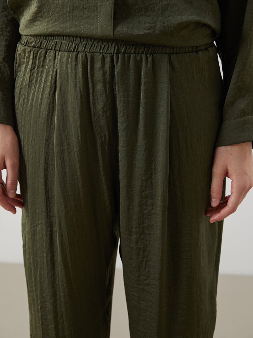 Pantalone sa elastičnim strukom i širokim nogavicama za žene-2