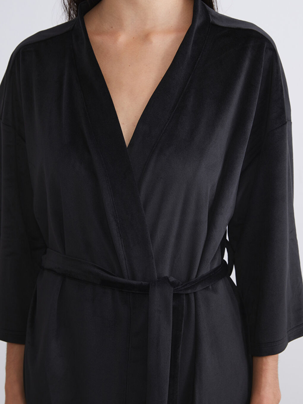 Siyah Şal Yaka Kadife Kadın Sabahlık-4