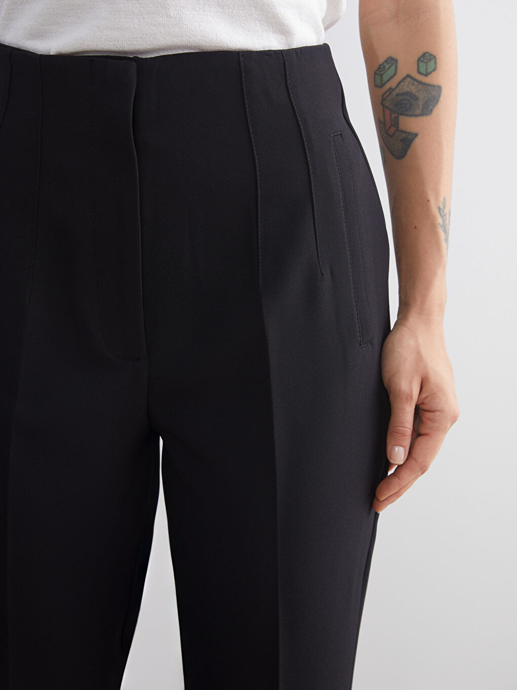 Plus Size High Waist Cigarette Pleated Women's Trousers-3