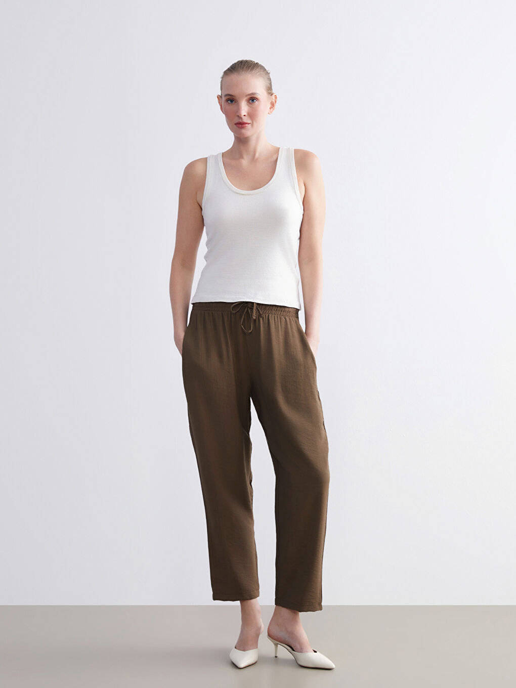 LCWAIKIKI Classic Elasticated Waist Women's Trousers -W5FA81Z8-GPD
