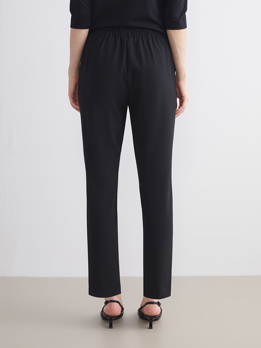 Siyah Büyük Beden Beli Lastikli Kadın Cigarette Pantolon-3