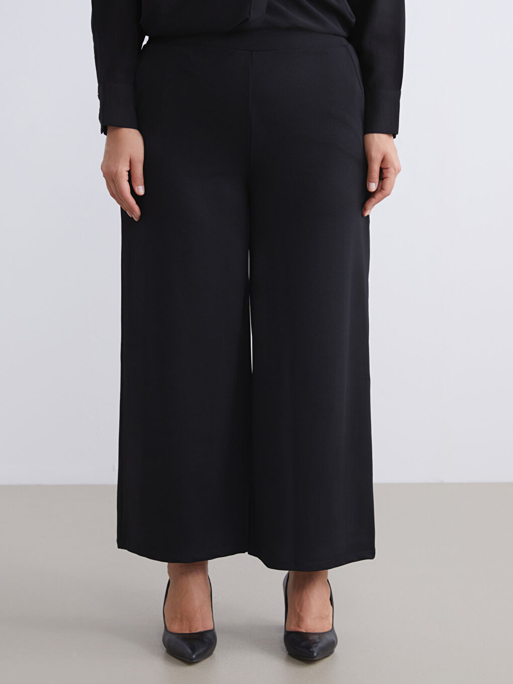 Siyah Beli Lastikli Geniş Paça Kadın Pantolon-5