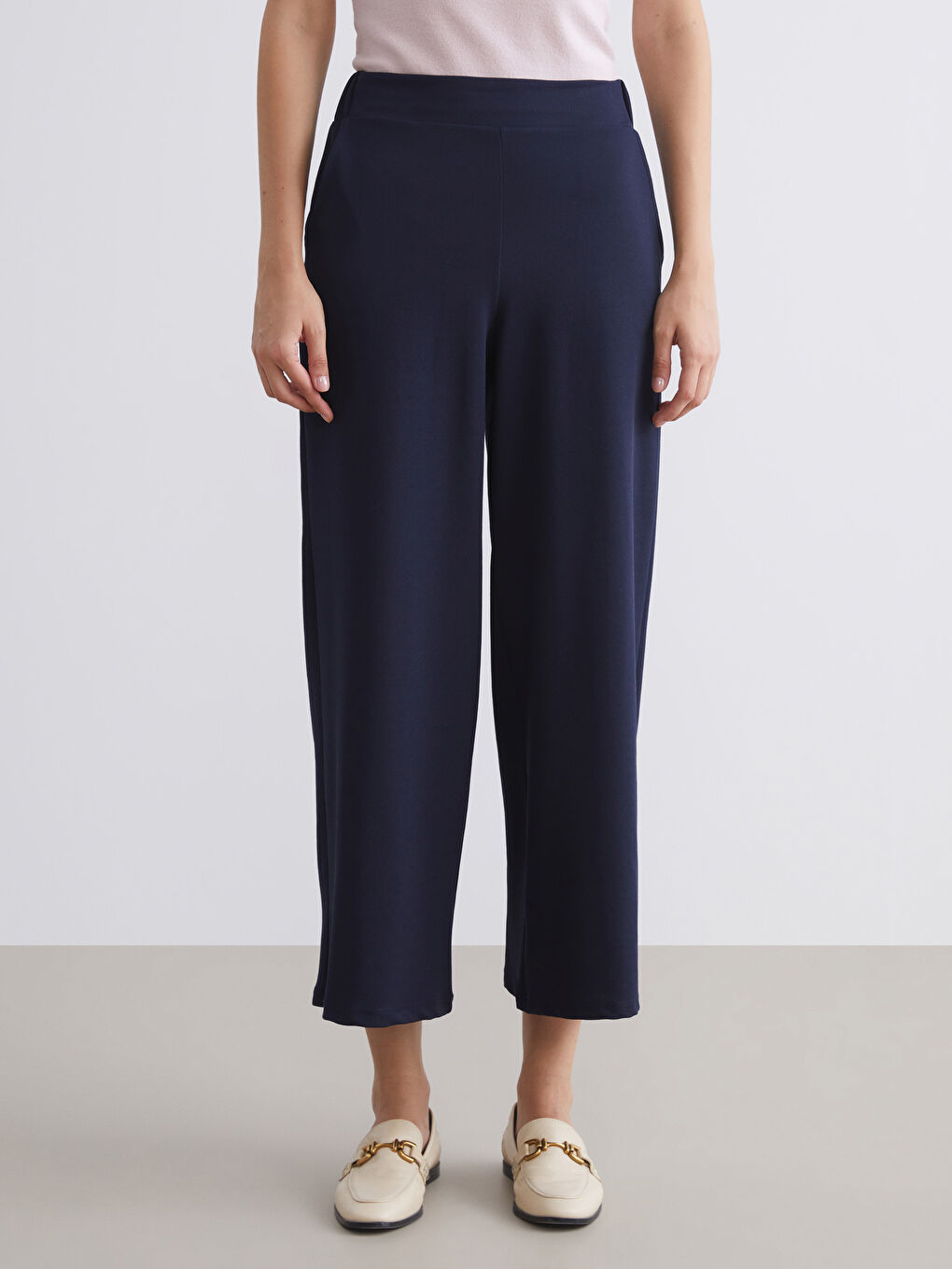 LCWAIKIKI Classic Elastic Waist Wide Leg Women's Trousers -W5FA83Z8-E1J