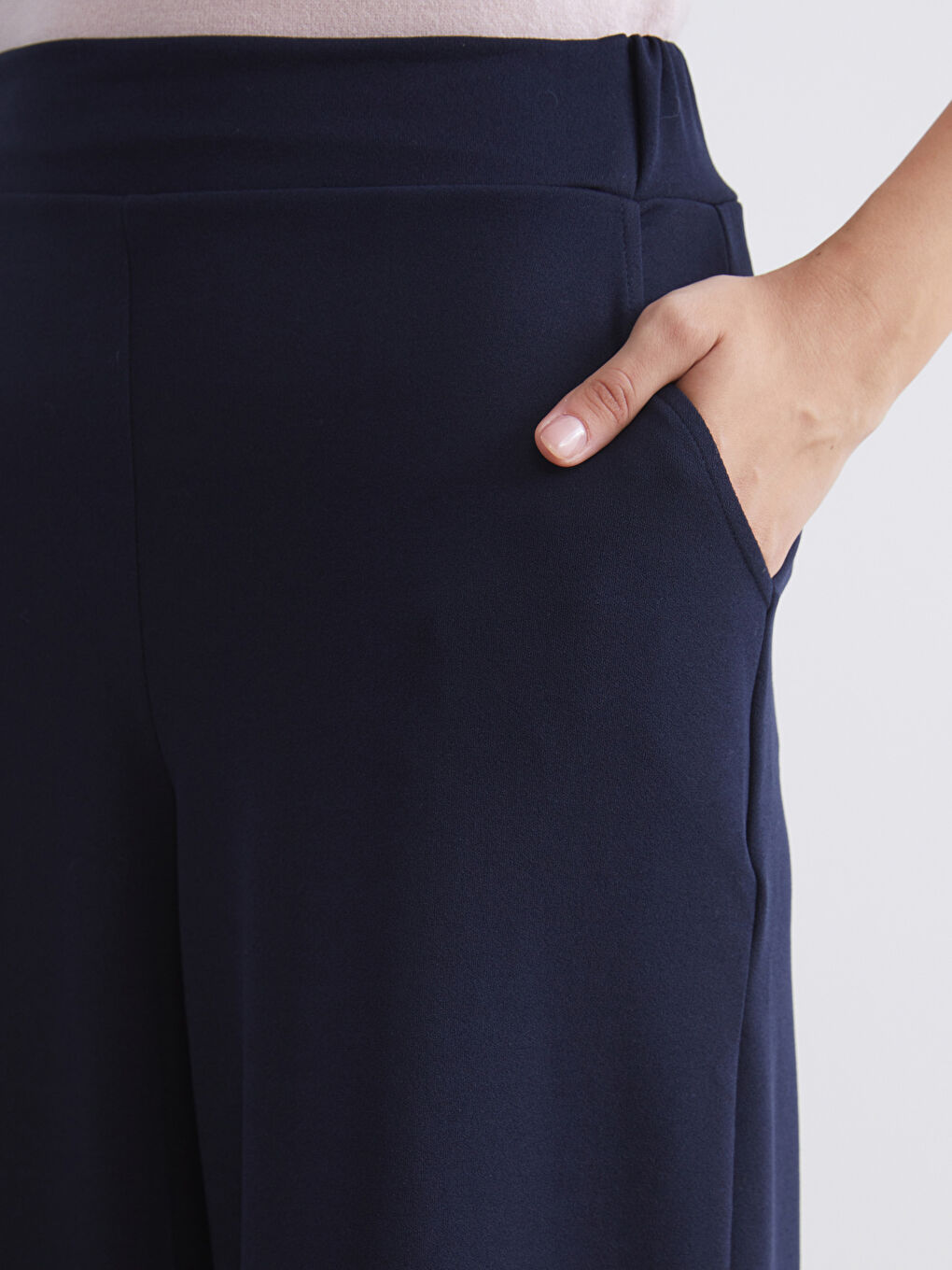 LCWAIKIKI Classic Elastic Waist Wide Leg Women's Trousers -W5FA83Z8-E1J