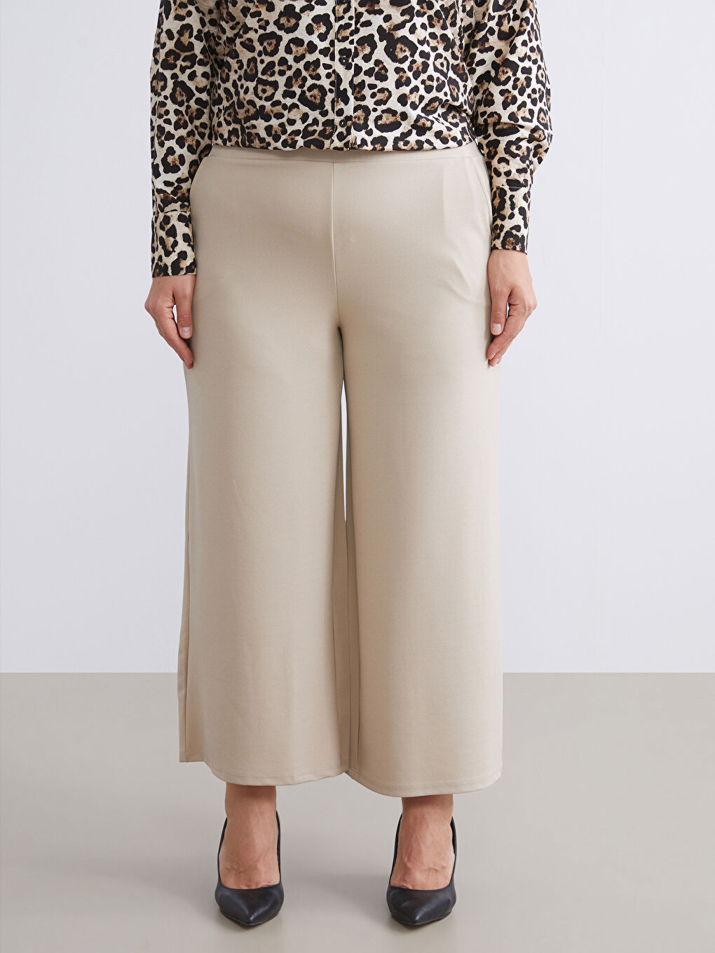 Bej Beli Lastikli Geniş Paça Kadın Pantolon-5