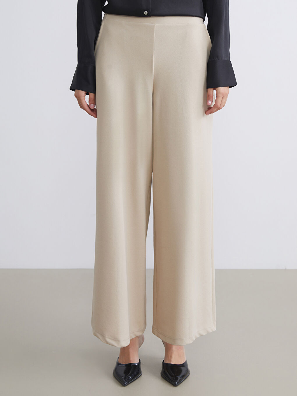 LCWAIKIKI Classic Elastic Waist Wide Leg Women's Trousers -W5FA83Z8-ZU5