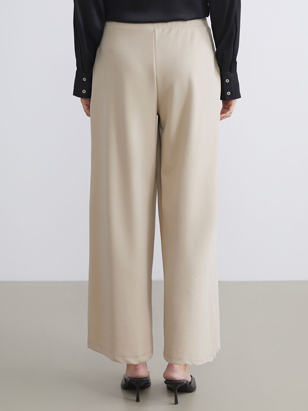 LCWAIKIKI Classic Elastic Waist Wide Leg Women's Trousers -W5FA83Z8-ZU5