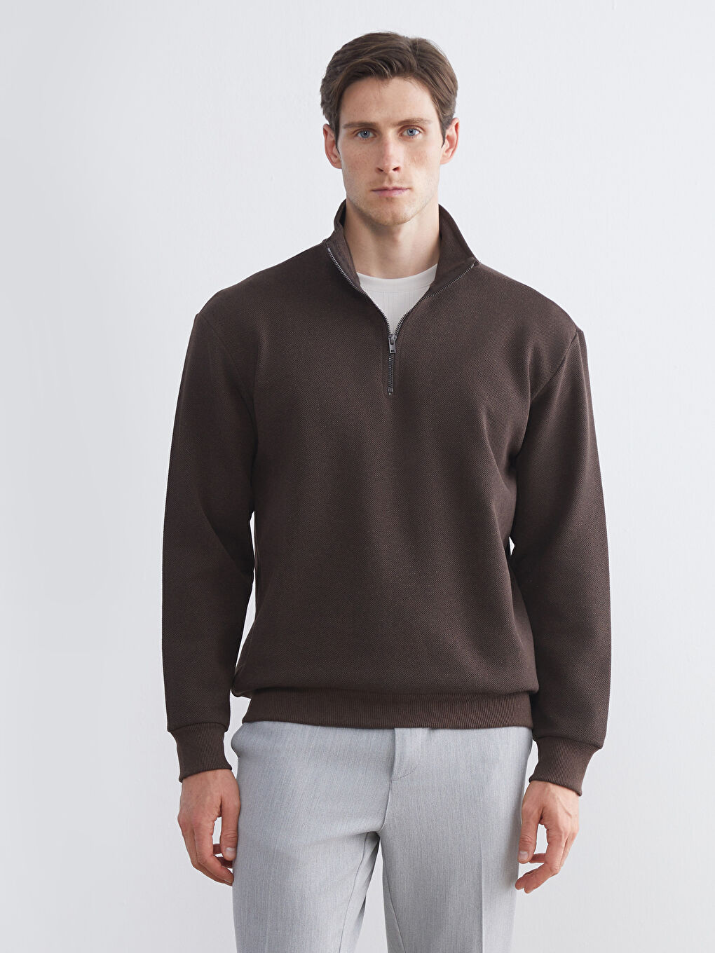 Kahverengi Fermuarlı Dik Yaka Erkek Sweatshirt