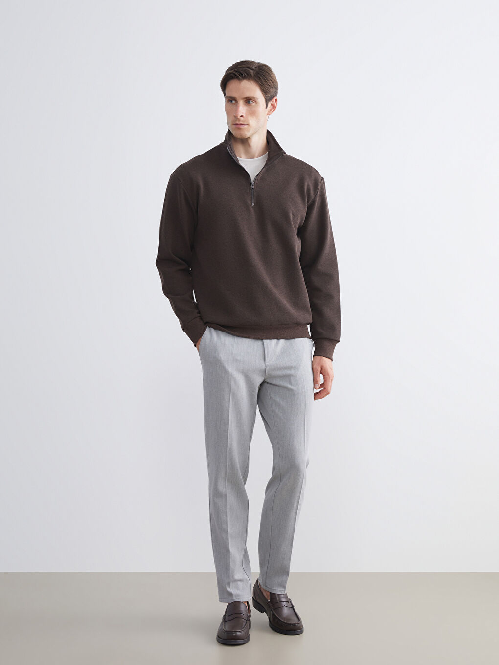 Kahverengi Fermuarlı Dik Yaka Erkek Sweatshirt-1