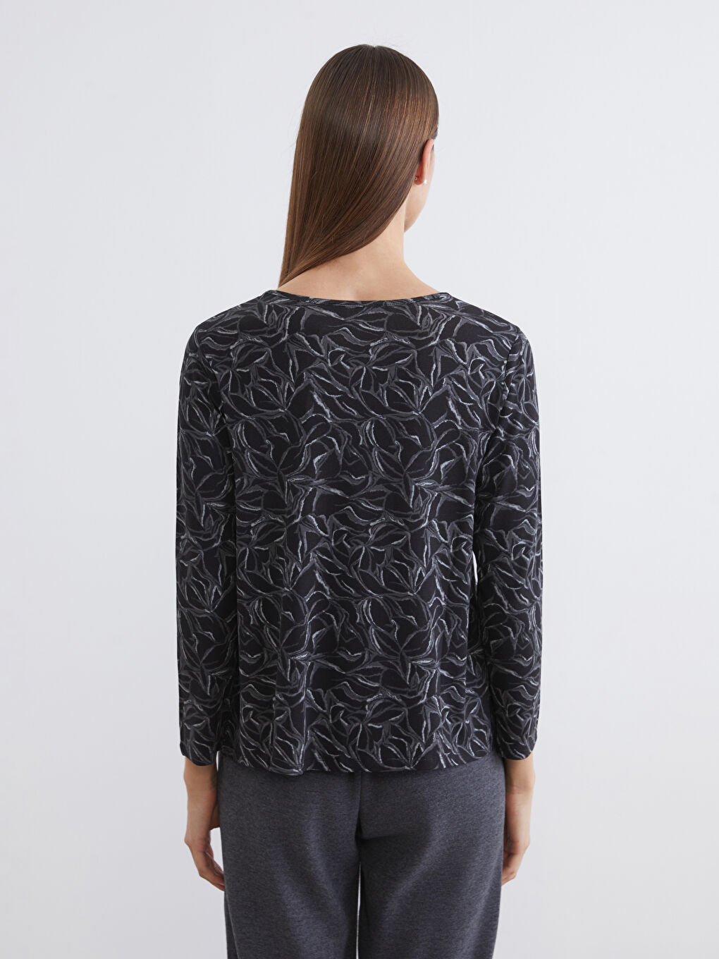 Bluza sa okruglim izrezom i uzorkom-3