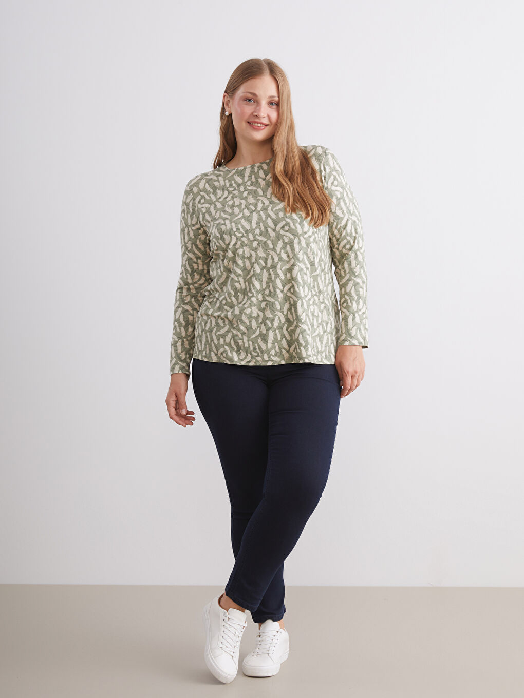 Блузка з круглим вирізом та візерунком-1