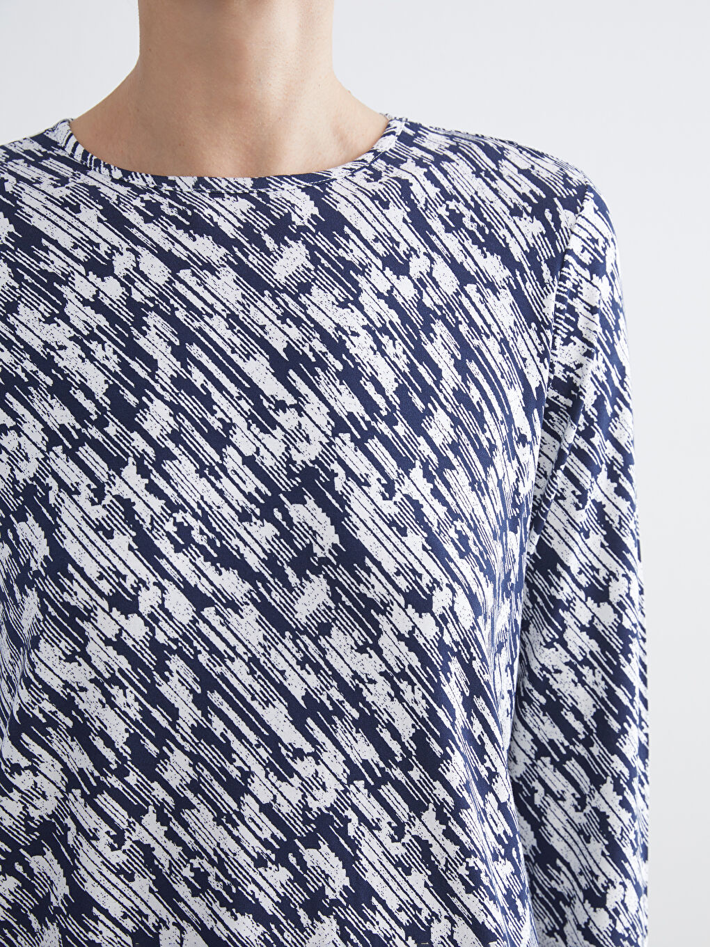 Crew Neck Patterned Blouse-3