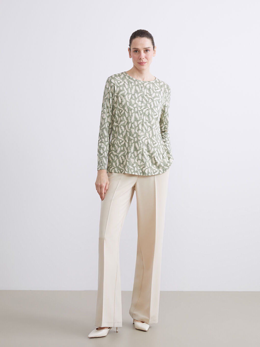 Блузка з круглим вирізом та візерунком-2