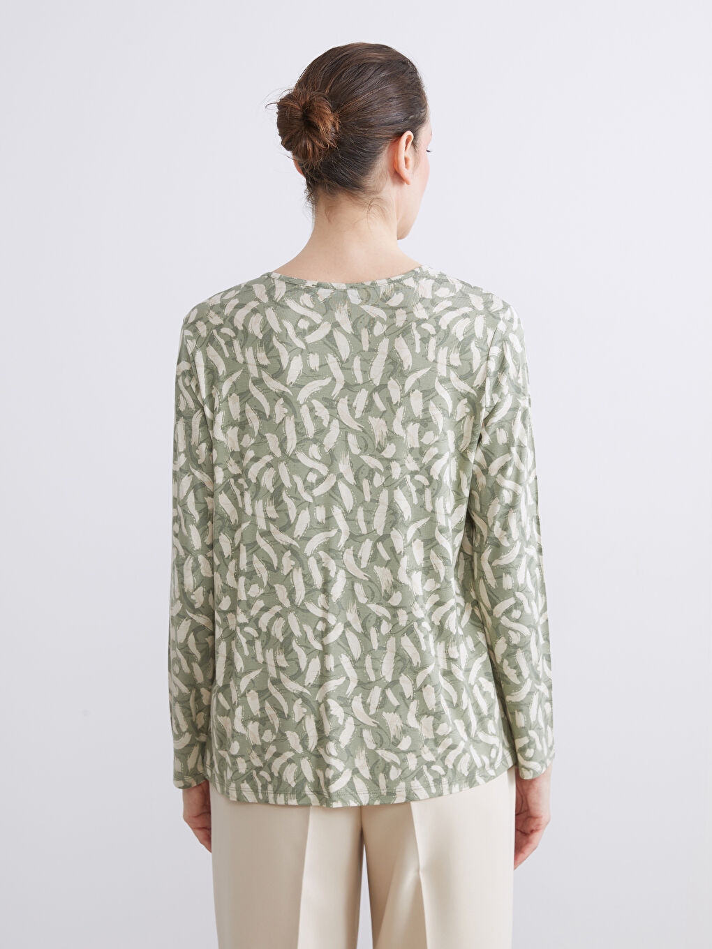 Блузка з круглим вирізом та візерунком-4