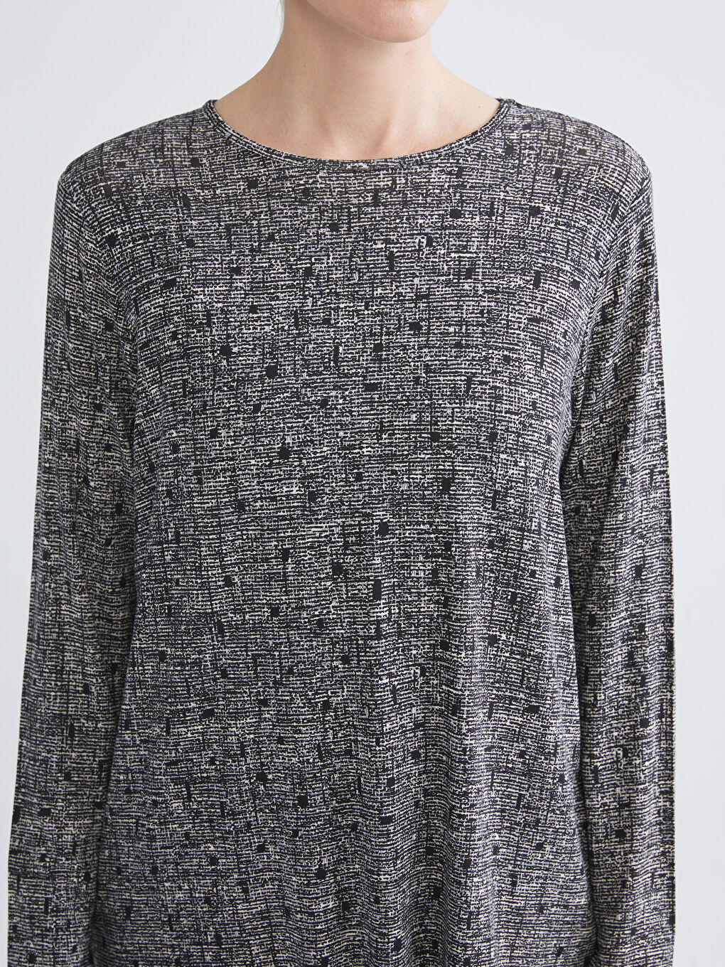 Plus Size Crew Neck Patterned Blouse-4