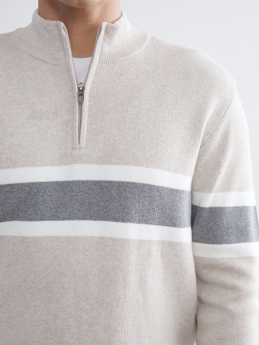 Standard Pattern Stand Collar Long Sleeve Men's Sweater-2