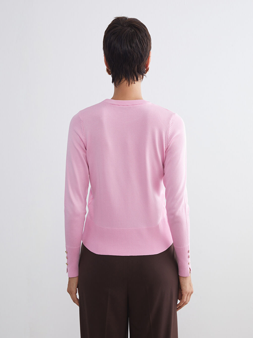 Женский трикотажный свитер с круглым вырезом-3