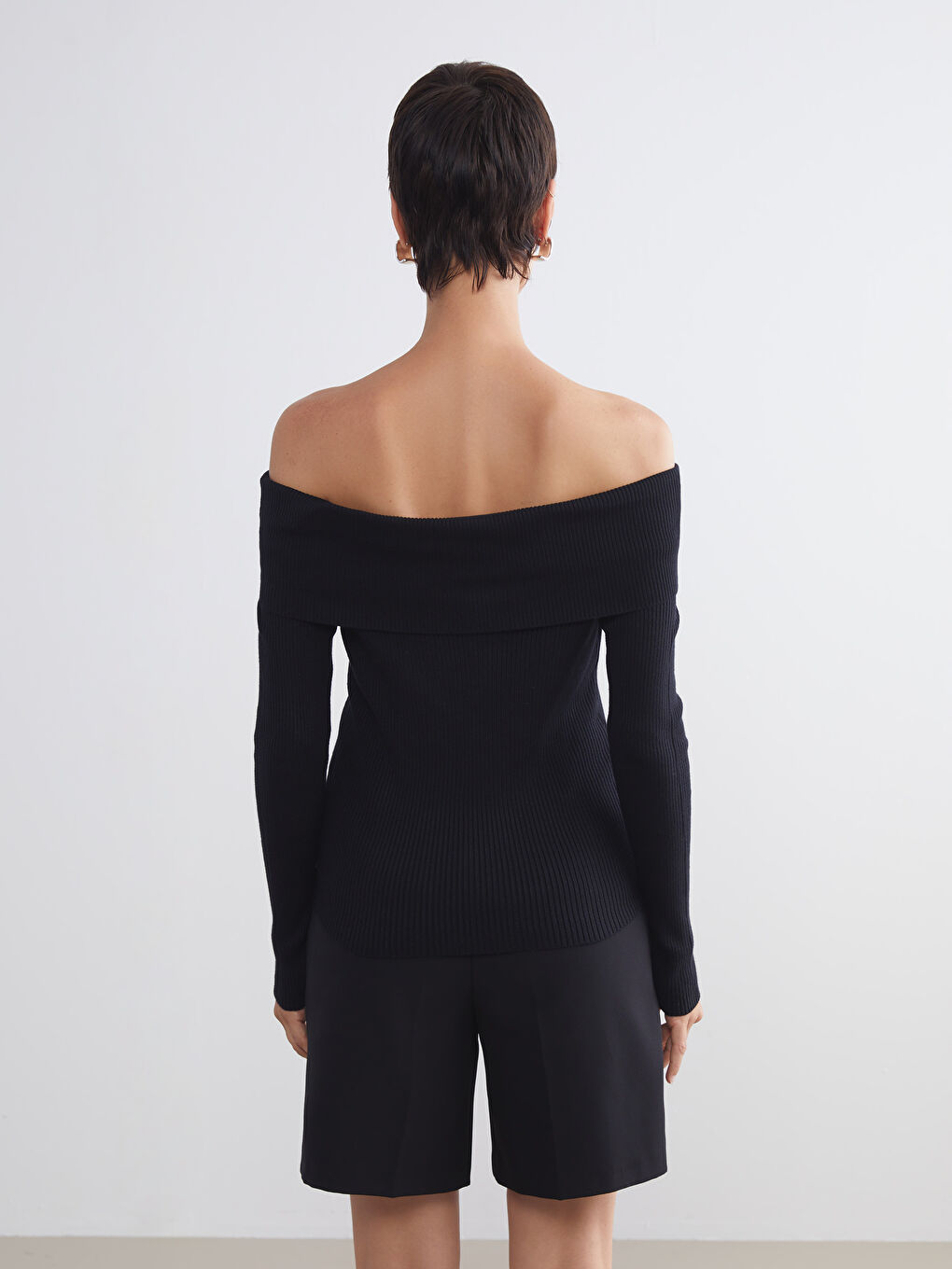 Siyah Kayık Yaka Kadın Triko Kazak-3