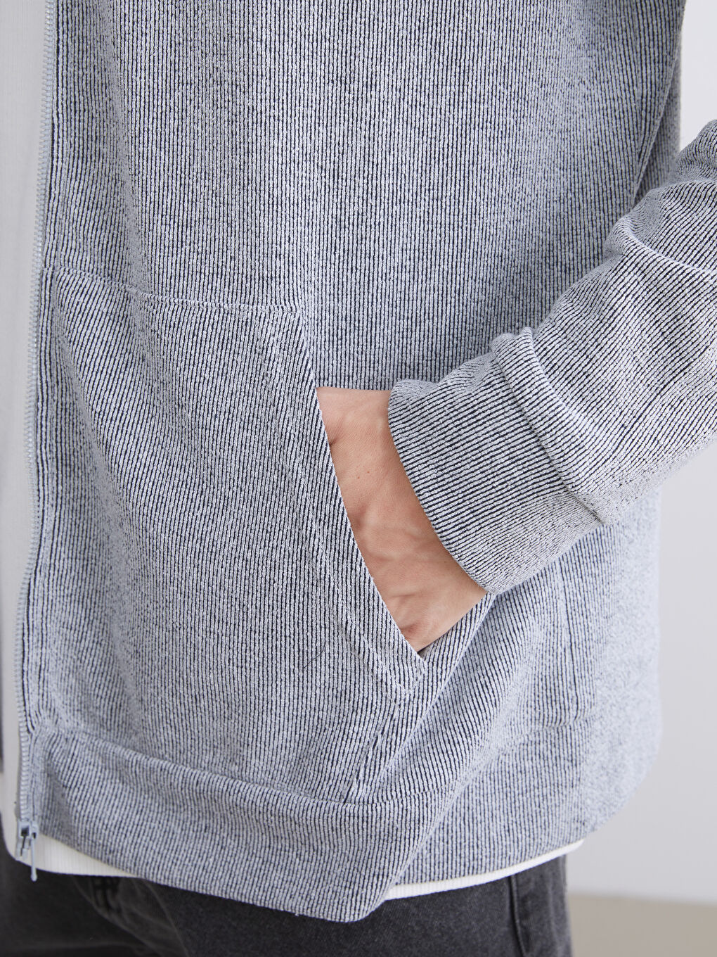 Beyaz Kapüşonlu Uzun Kollu Erkek Fermuarlı Sweatshirt-2