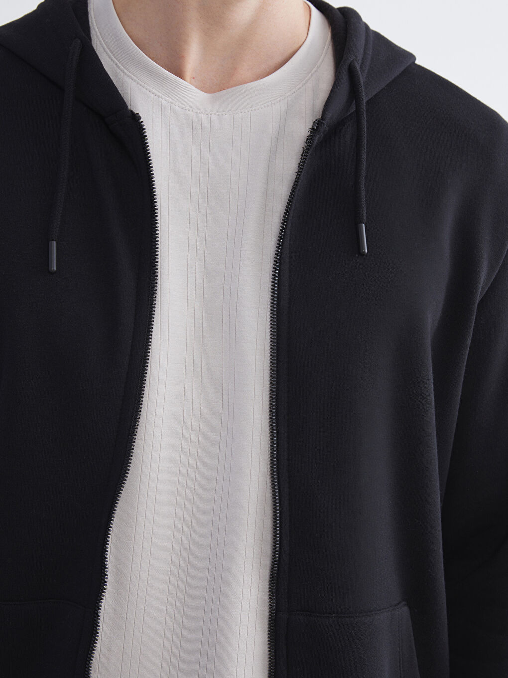 Siyah Kapüşonlu Uzun Kollu Erkek Fermuarlı Sweatshirt-2