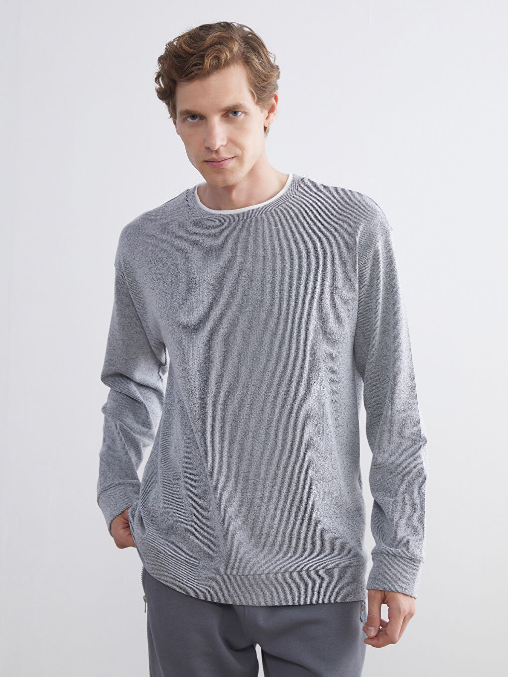 Beyaz Bisiklet Yaka Erkek Sweatshirt