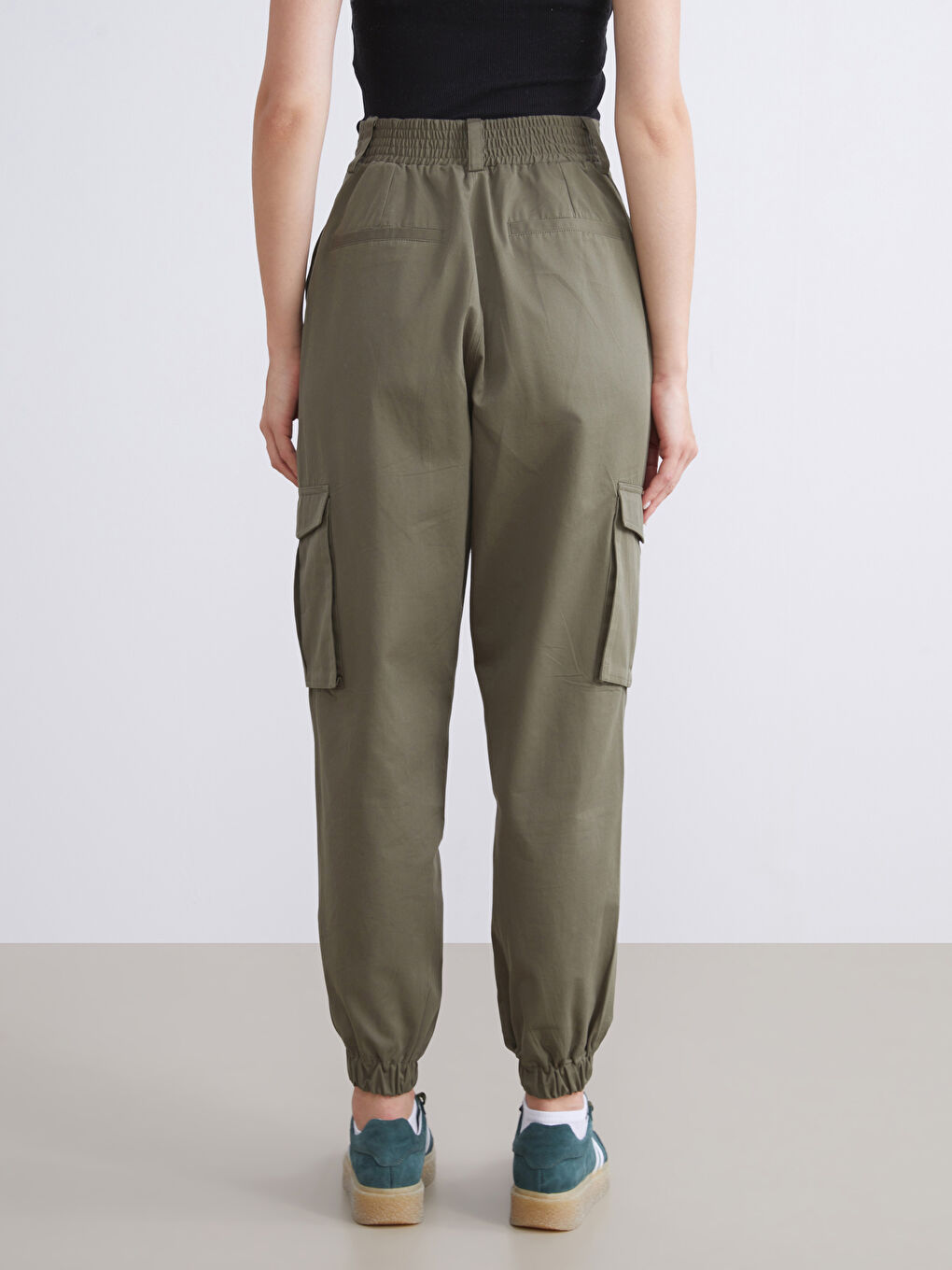 TAMNO ŽUTA Jogger pantalone Žena-3