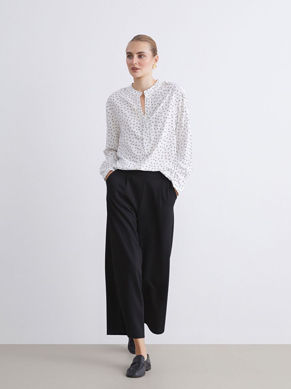 Bluza sa okovratnikom i uzorkom-1