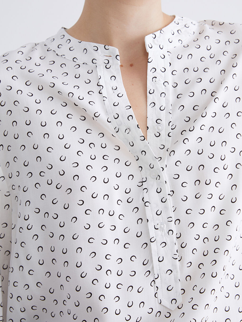 Bluza sa okovratnikom i uzorkom-2