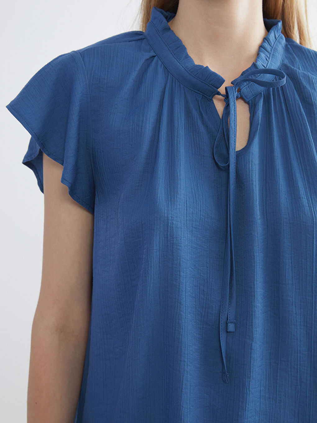 Bluza s teksturom i vezanjem oko vrata-2